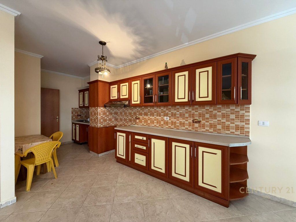 Ambient per Zyra, Tek Kompleksi Halili !! 1,000 € /Muaj