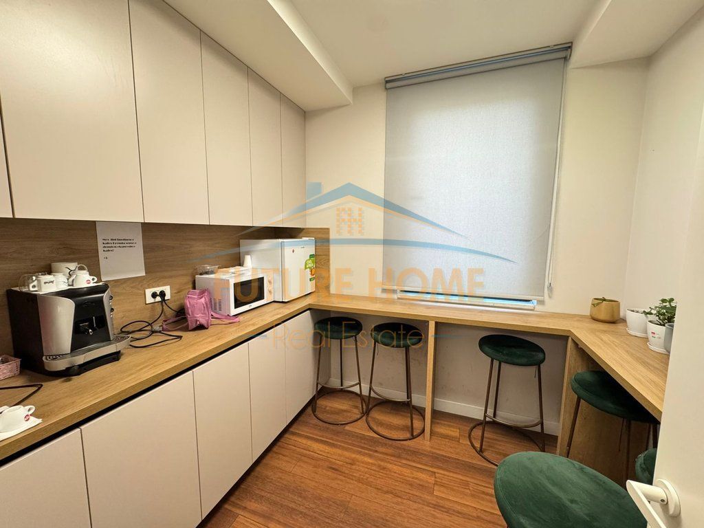 Shitet, Apartament 2+1+Depo, Rruga e Barrikadave, Tiranë
