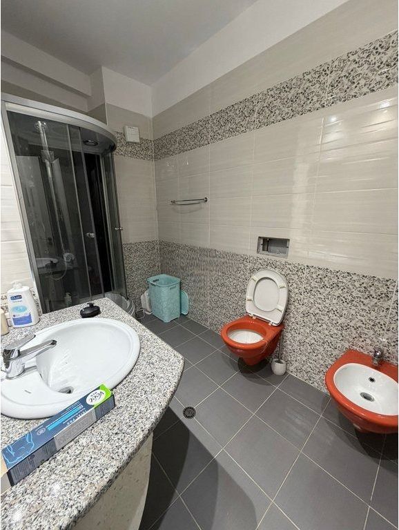 Shitet Apartament 3+1+2 në Rrugën Besim Alla – 270.000€