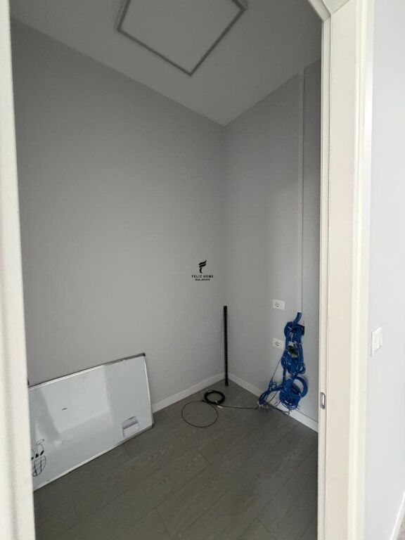 OFFICE FOR RENT 404 M2 NEW MARKET 520,000 LEKE FH-74595