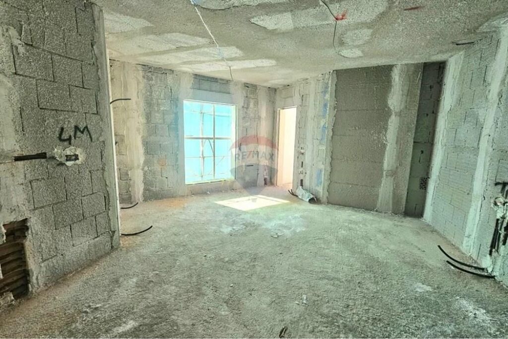 Shitet Apartament 2+1+2 tek Rruga e Elbasanit