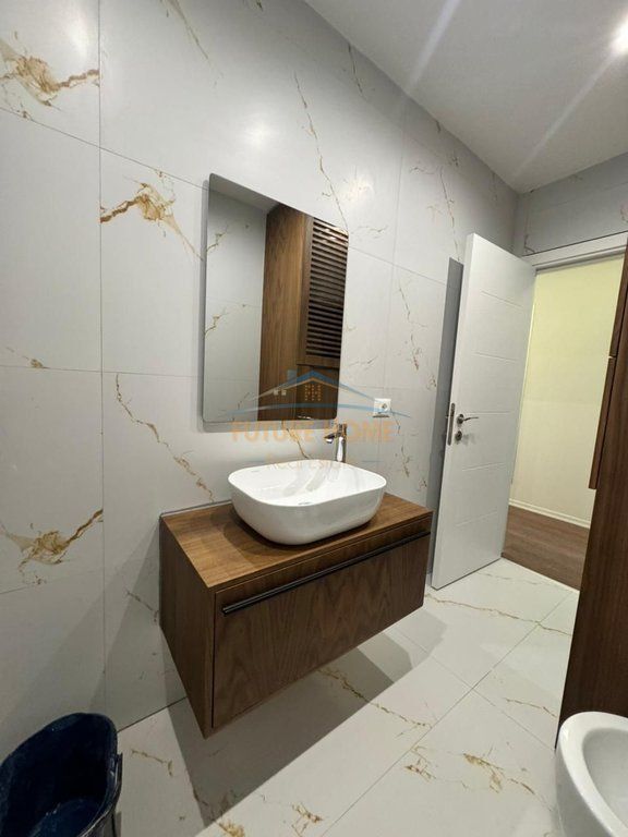 Qera, Apartament 2+1, Xhamllik, Tiranë.