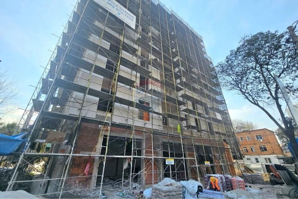 Shitet Apartament 2+1+2 tek Rruga e Elbasanit