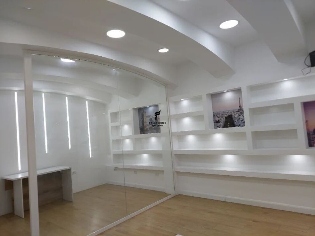 SHOP FOR RENT 60M2 MYSLYM SHYRI 120,000 LEKE FH-74689