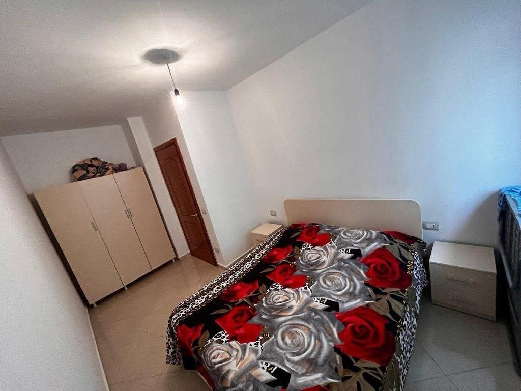 Shitet Apartament 1+1 në zemër të Shëngjinit – 70 metra nga deti