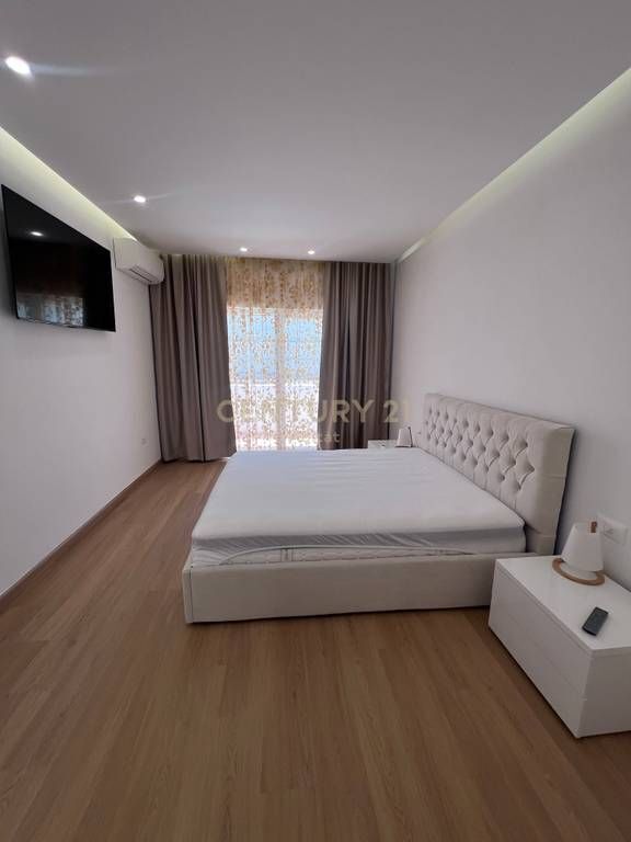 JEPET APARTAMENT 2+1 ME QIRA PRANE, NE ZONEN E ISH BLLOKUT