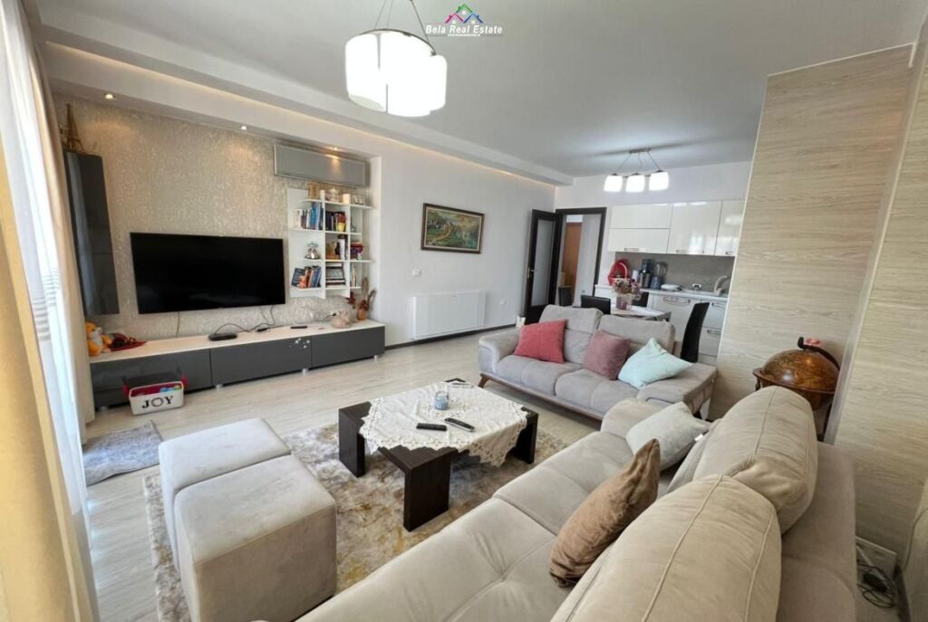 Apartament Me Qera 2+1 Tek Pazari i Ri (ID B2201096) Tirane