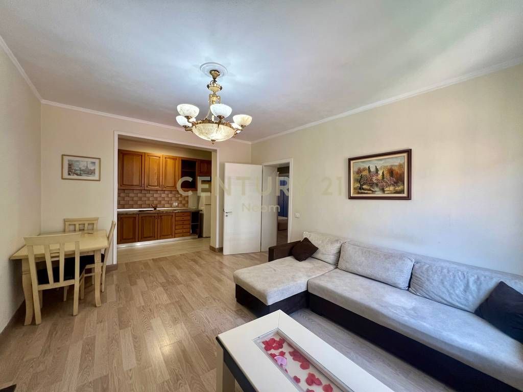 Apartament 2+1 per shitje tek Rruga e Durresit