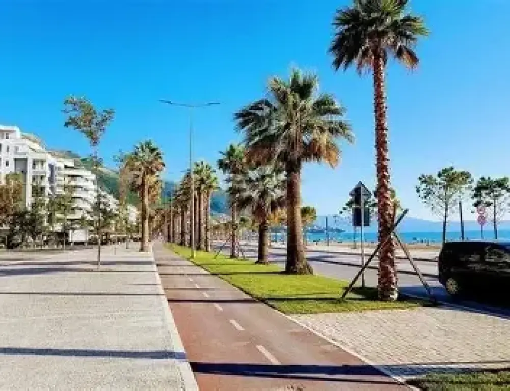 Shitet Apartament 1+1 në Lungomare, Vlorë – Me Pamje nga Deti