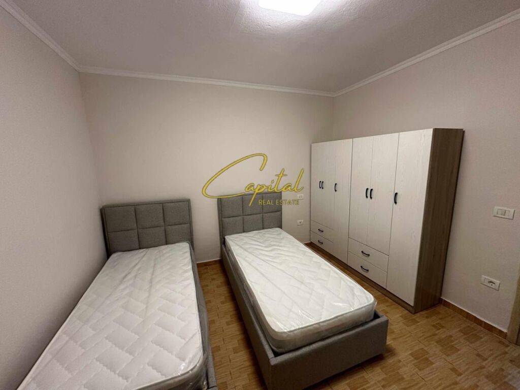 APARTAMENT ME QIRA 2+1 RRUGA BARDHYL 50.000 LEKE