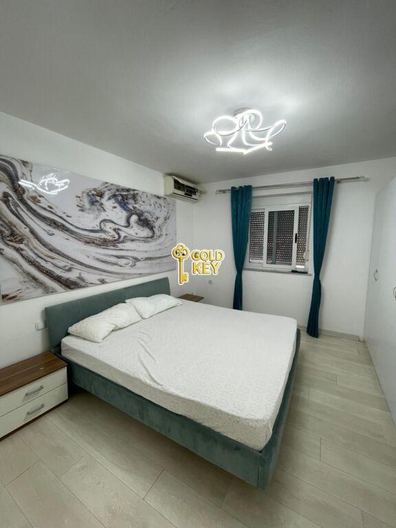 🏡 APARTAMENT ME QERA 2+1 – Qendër, pranë Flagship Center, Durrës