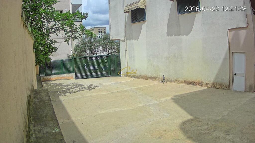 POSTO AUTO IN AFFITTO 250 M2 KODRA E PRIFTIT 45.000 LEKE