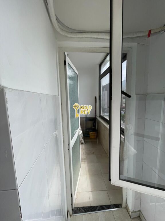 🏡 APARTAMENT ME QERA 2+1 – Qendër, pranë Flagship Center, Durrës