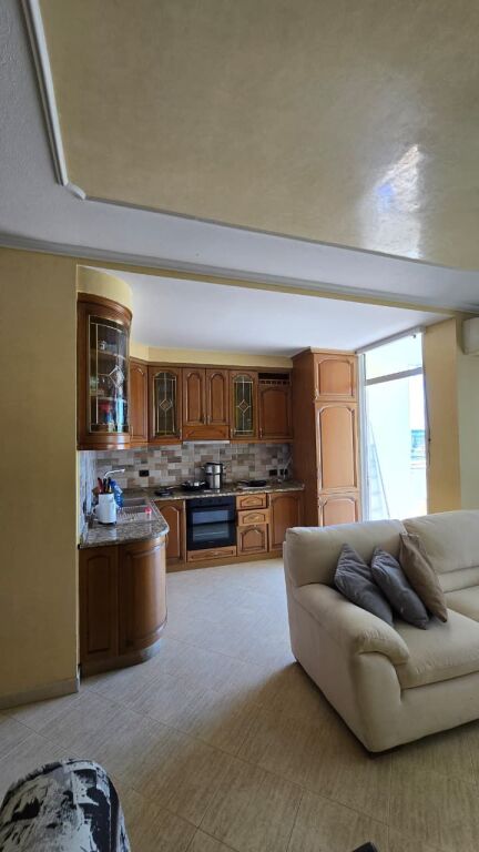 Shitet Apartament 2+1, pranë UKD,Durres