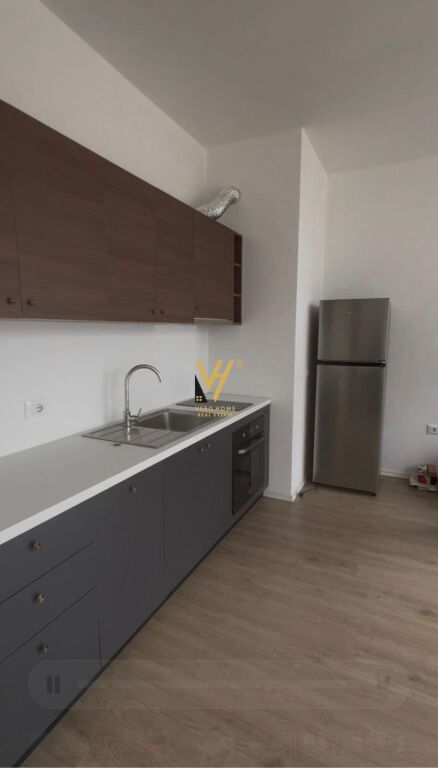 OFFICE 65 M2 FOR RENT AT RIZA CEROVA STREET 450 EURO