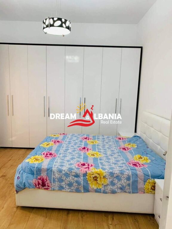 Jepet me qera apartament 1+1 ne rrugen e Kavajes prane Kompleksit Deliorgji (ID 42111576)