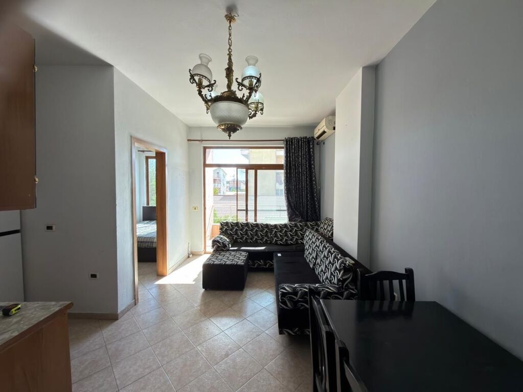 Apartsment ne shitje 1+1 Misto Mane Kombinat
