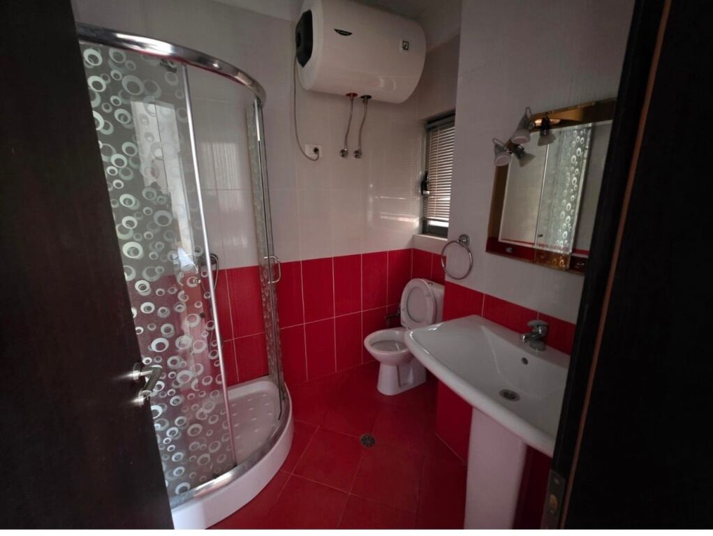 2+1, palazzo con ascensore, a Selvia, 650 mila lek