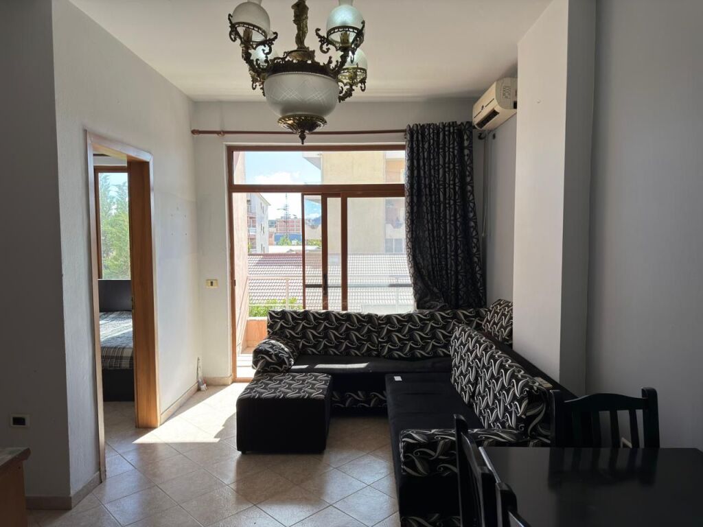 Apartsment ne shitje 1+1 Misto Mane Kombinat