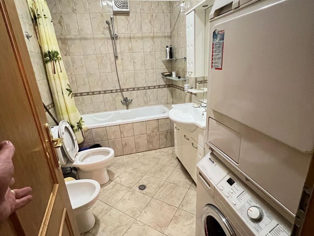 🏡✨ QERA – Apartament 2+1  📍 Prane Kishes Katolike Rruga  e Kavajes 💰 Çmimi: 60.000 Lekë / muaj