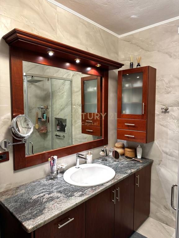 Elegancë Klasike &amp; Hapësira të Bollshme | Shitet Apartament 168m² - Medreseja, Tiranë