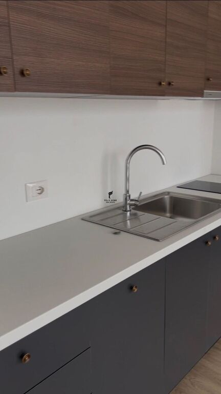 OFFICE FOR RENT 60M2 NEW MARKET 45,000 LEKE FH-74672