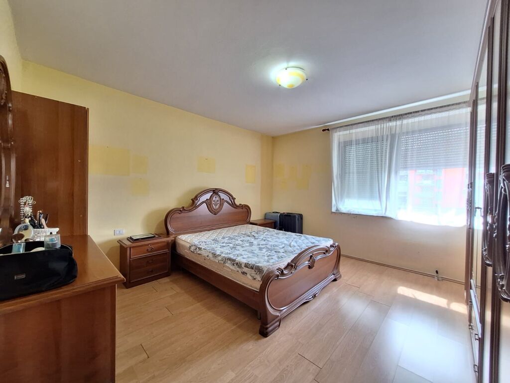 Shitet apartament 2+1+2 me 1 ballkon tek rruga e Kosovareve