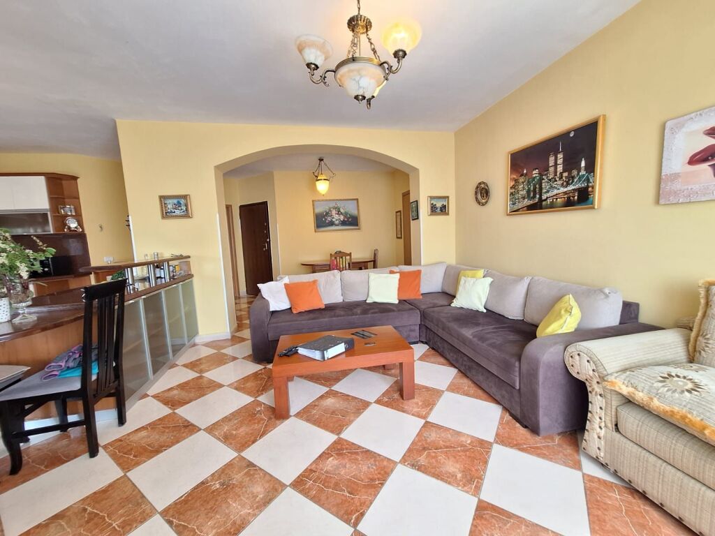 Shitet apartament 2+1+2 me 1 ballkon tek rruga e Kosovareve