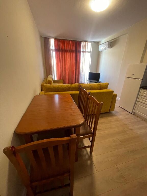 Apartament 1+1 me qira prane Pazarit te Ri!