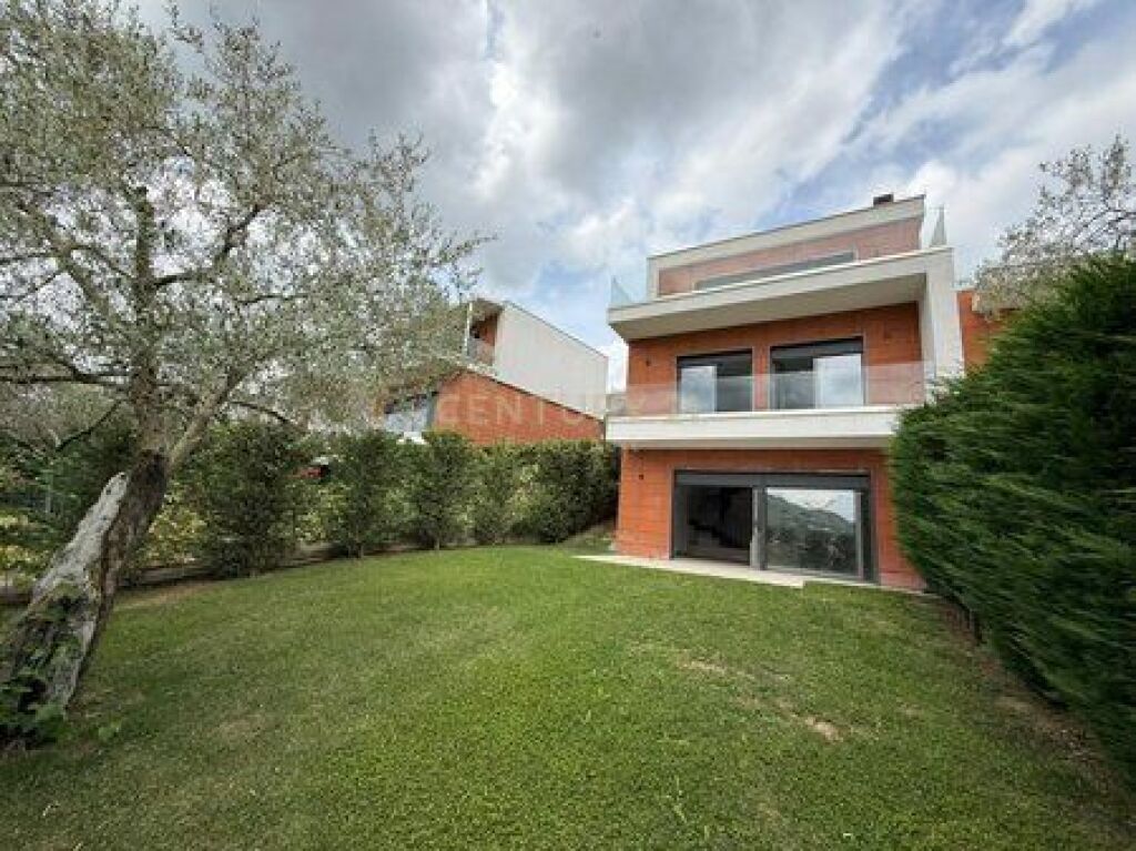 Vile ne Rezidencen Olive Grove!