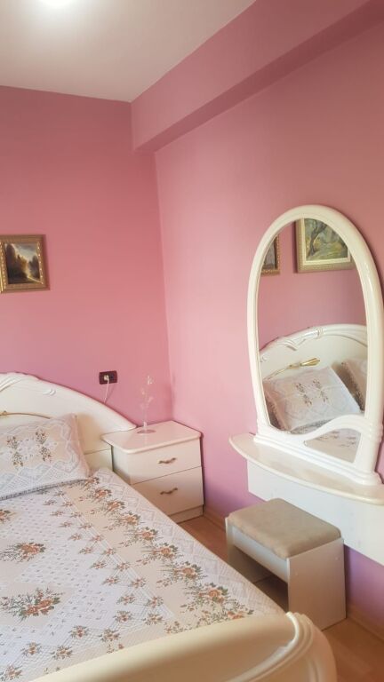 🏢Tek Bulevardi Zogu I,jepet me qera apartament,2+1,i mobiluar.70,000Leke