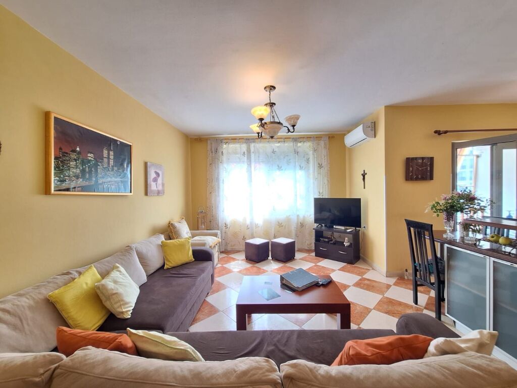 Shitet apartament 2+1+2 me 1 ballkon tek rruga e Kosovareve