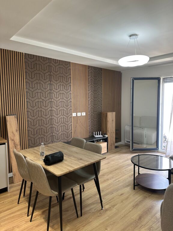 Affittasi 2+1+🅿️ ad Astir 600€ in fase di arredamento  