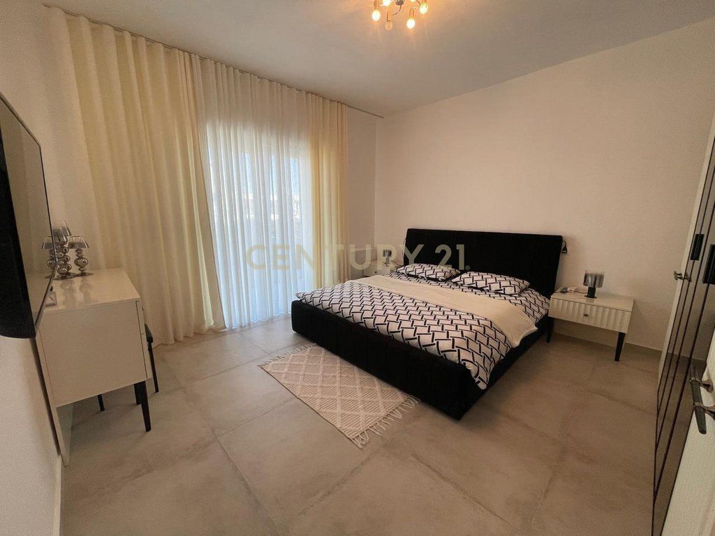 Super Vilë 3-Katëshe për Shitje në Plazh, Durrës – Pranë Rrotës së Kuqe     400,000 €