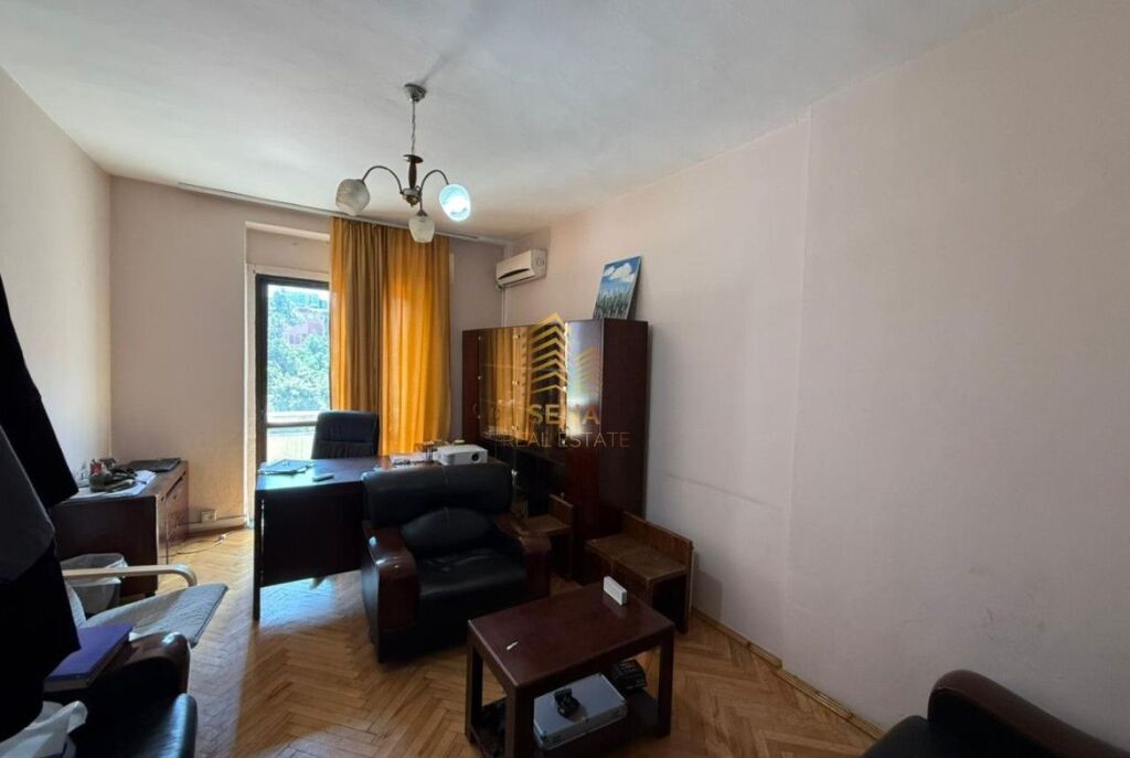 Rent, Business Premises 3+1+2blk, Elbasan Street, 800 Euro/month