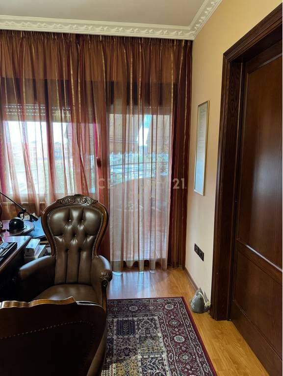 Elegancë Klasike &amp; Hapësira të Bollshme | Shitet Apartament 168m² - Medreseja, Tiranë
