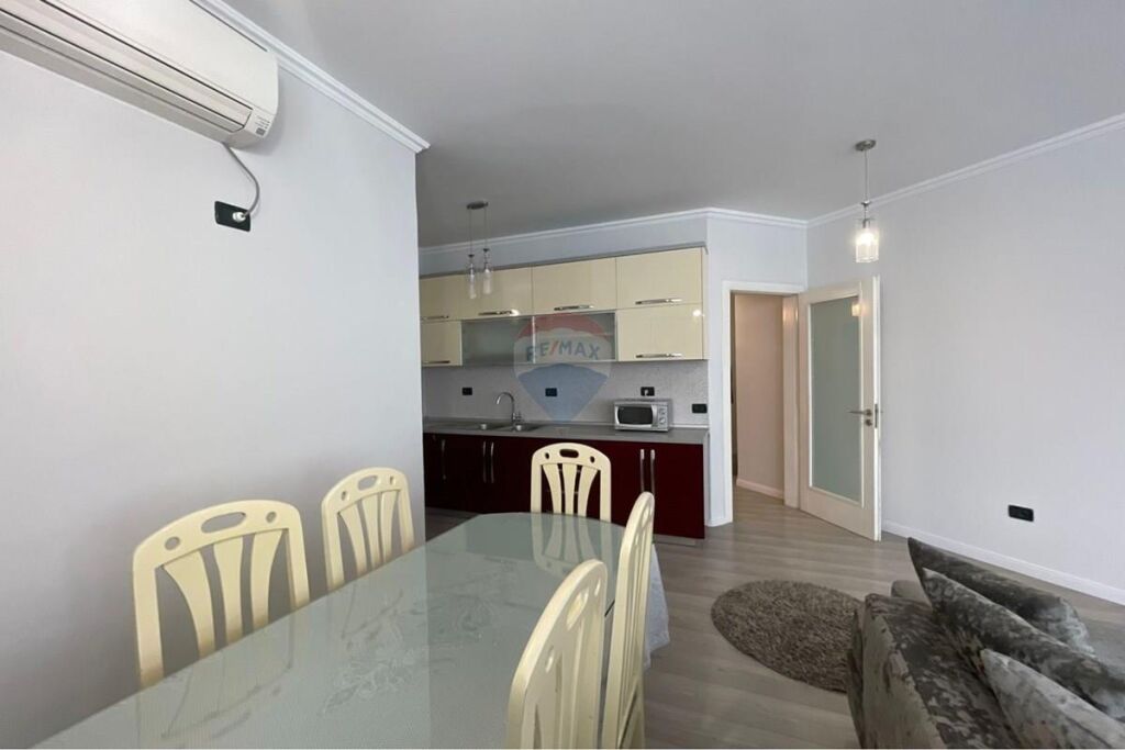 Ofrohet per qira Apartament 3+1 te rruga e Kavajës