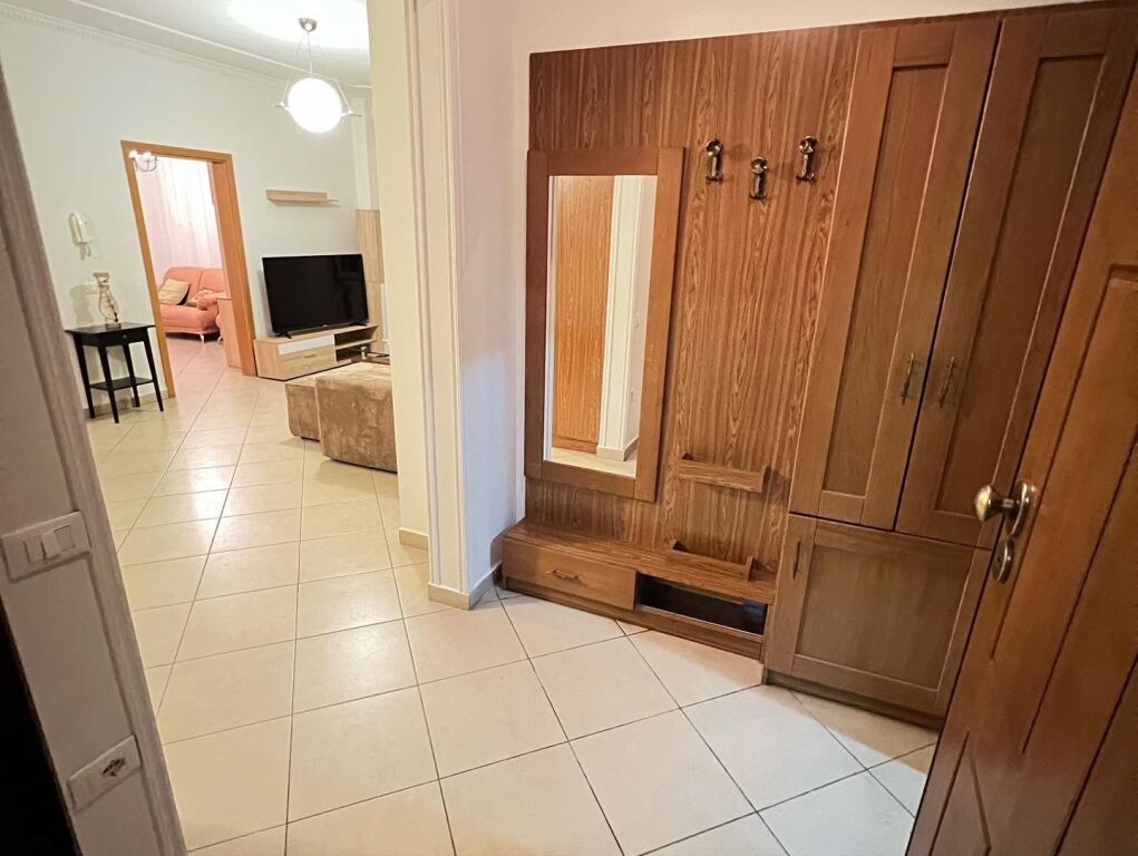 🏡✨ QERA – Apartament 2+1  📍 Prane Kishes Katolike Rruga  e Kavajes 💰 Çmimi: 60.000 Lekë / muaj