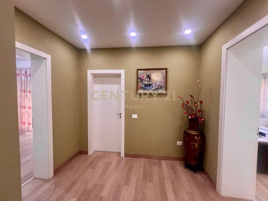 SHITJE,APARTAMENT 2+1 RR. E DURRESIT