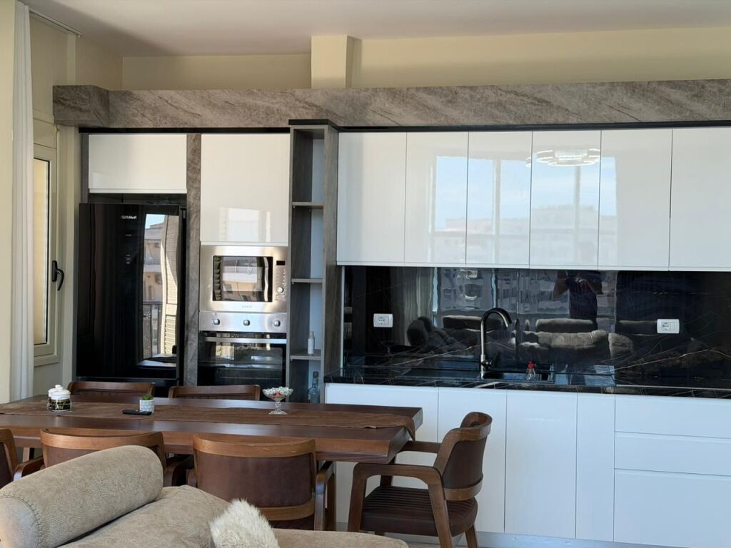🏡 Super Apartament 2+1 me Qira Afatgjatë – Market Sapori, Vlorë