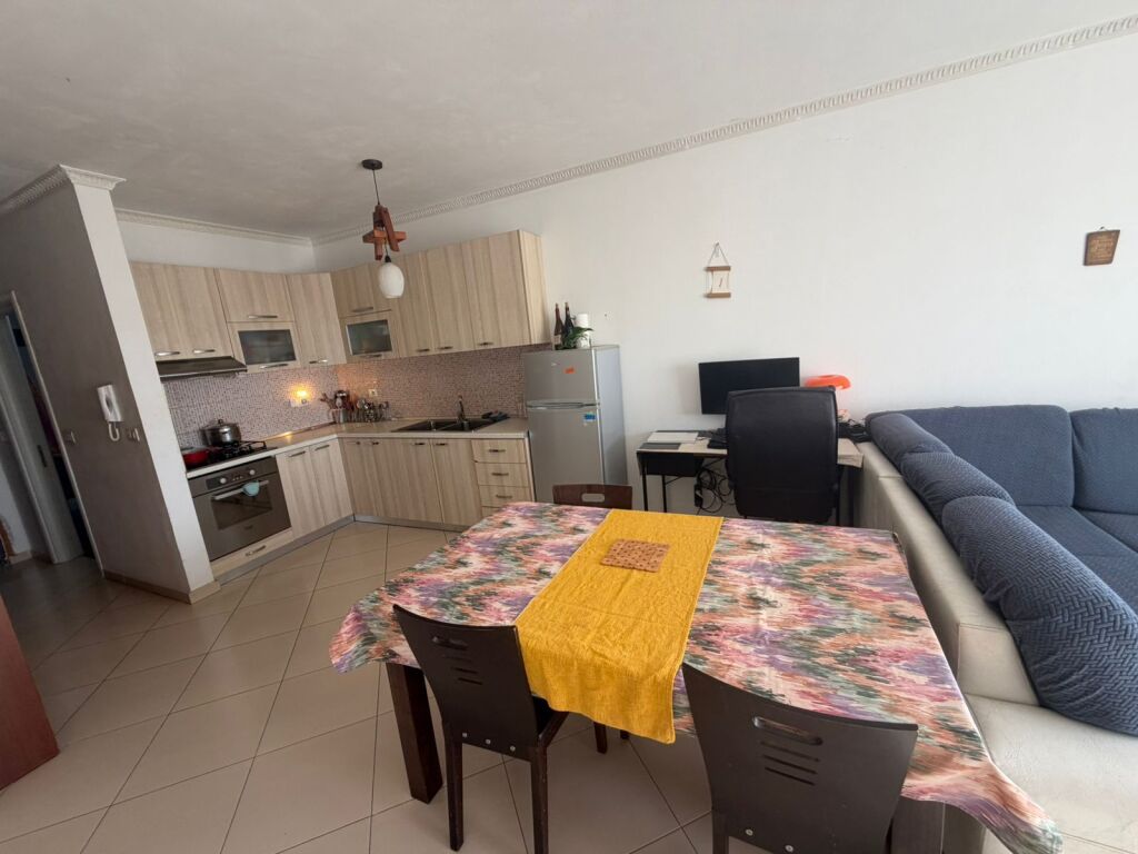 Affittasi 1+1 al 9° piano arredato 599 eu