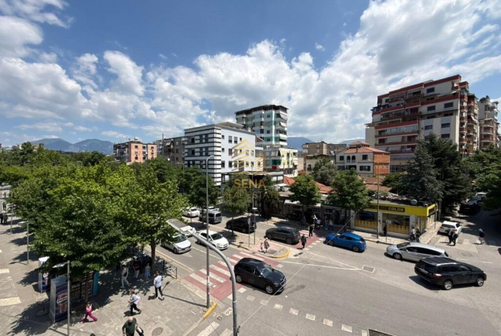 Rent, Business Premises 3+1+2blk, Elbasan Street, 800 Euro/month