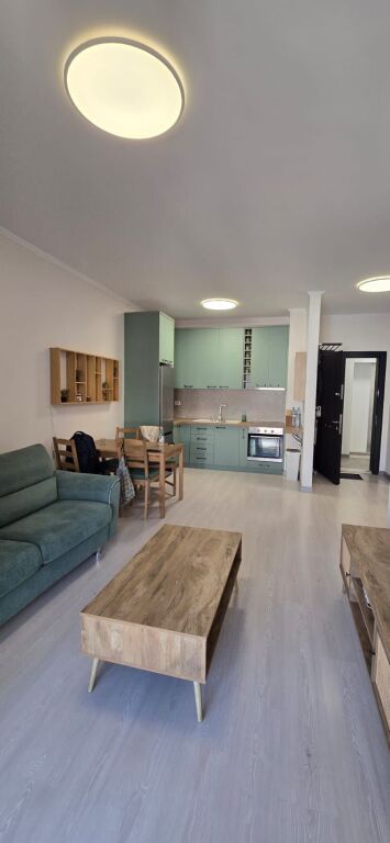 Jepet me qira apartament 1+1+1 ballkon, 55 m², te rruga e Barrikadave