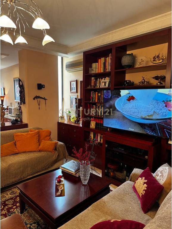 Elegancë Klasike &amp; Hapësira të Bollshme | Shitet Apartament 168m² - Medreseja, Tiranë