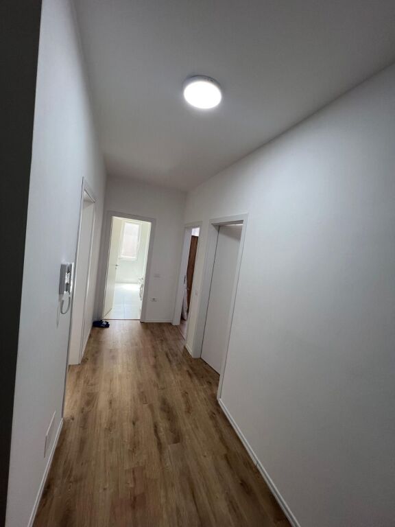 Jepet me qera Apartamenti 2+1 , Paskuqan rruga Lidhja e Prizrenit prane Illyrian Rezidence 450 Mije leke