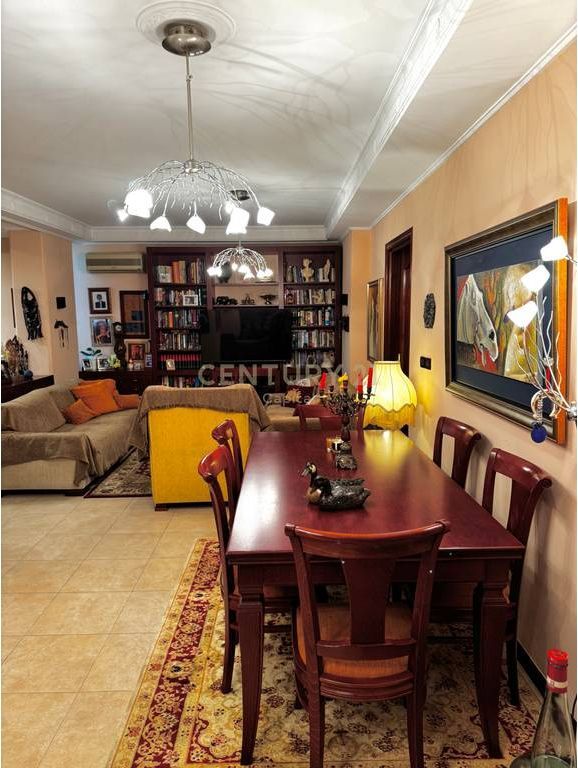 Elegancë Klasike &amp; Hapësira të Bollshme | Shitet Apartament 168m² - Medreseja, Tiranë