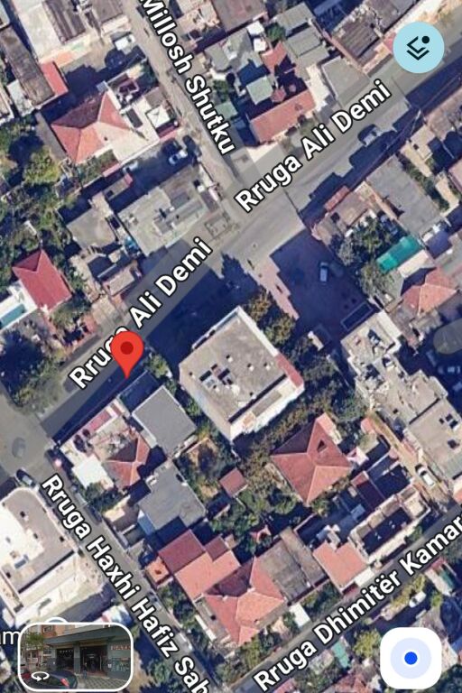 Shitet Apartament  1+1 Rruga  Ali Demi (Tregu i ri elektrik)