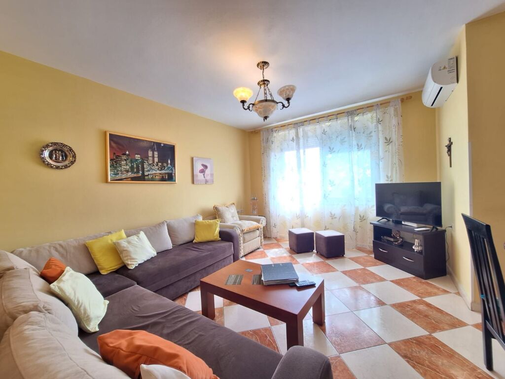Shitet apartament 2+1+2 me 1 ballkon tek rruga e Kosovareve
