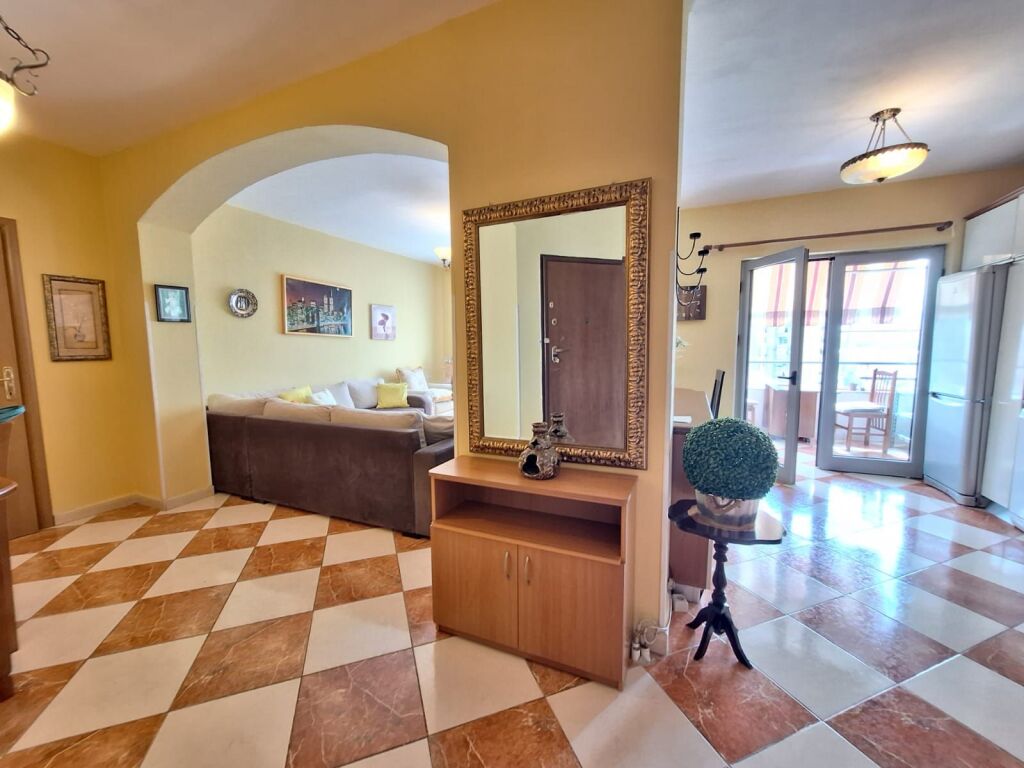 Shitet apartament 2+1+2 me 1 ballkon tek rruga e Kosovareve
