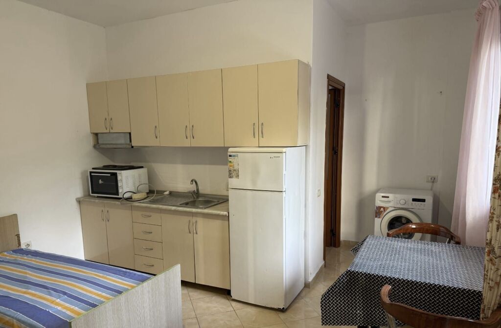 GARSIONERE 23000 LEKE.RRUGA GRAMOZ PASHKO.FAKULTETI EKONOMIK